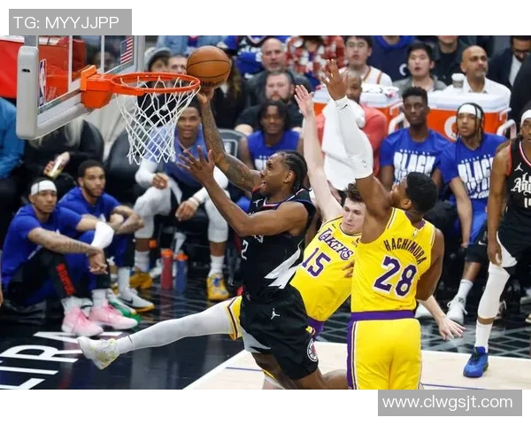 湖人对爵士的精彩对决回顾与赛季展望分析